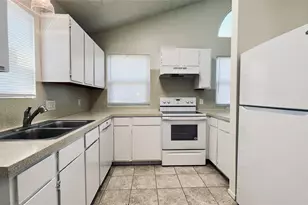 8901 Pineridge Dr, Austin, TX 78729 - Photo 3