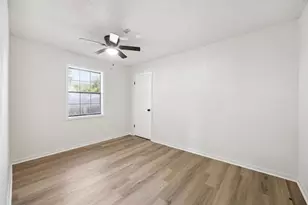 1201 E Alamo St, Brenham, TX 77833 - Photo 9