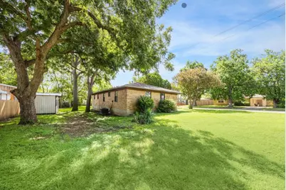 1201 E Alamo Street, Brenham, TX 77833 - Photo 13