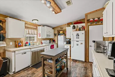 864 Rolling Oaks Drive, Luling, TX 78648 - Photo 7