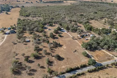 864 Rolling Oaks Drive, Luling, TX 78648 - Photo 29