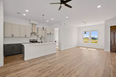 142 Desperado Loop, Del Valle, TX 78617 - Photo 3