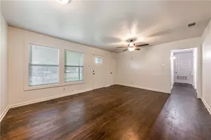 1113 Sycamore St, San Marcos, TX 78666 - Photo 3