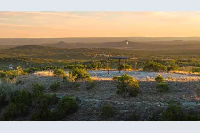 19631 Ranch Road 12, Driftwood, TX 78676 - Photo 15