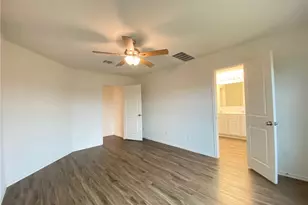 529 Greatest Gift Wy, Jarrell, TX 76537 - Photo 17