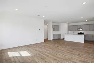 136 Union Pacific Dr, Cedar Creek, TX 78612 - Photo 5