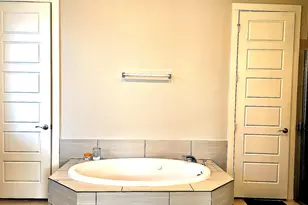 8001 Silhouette St, Austin, TX 78744 - Photo 15