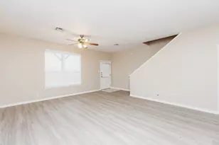 212 Sandstone Dr, Jarrell, TX 76537 - Photo 5