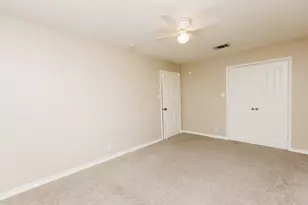 212 Sandstone Dr, Jarrell, TX 76537 - Photo 17