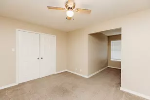 212 Sandstone Dr, Jarrell, TX 76537 - Photo 13