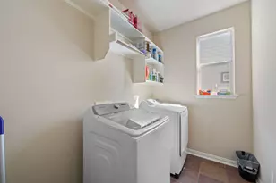 203 Holland St, Hutto, TX 78634 - Photo 15