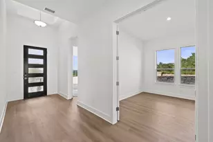105 Ensberg Ln, Liberty Hill, TX 78642 - Photo 3