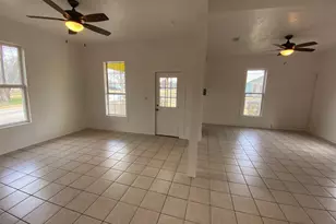 303 Taylor St, Hutto, TX 78634 - Photo 7