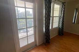 910 Duncan Ln, Austin, TX 78705 - Photo 9