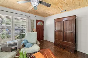 1701 W 7th St, Taylor, TX 76574 - Photo 5