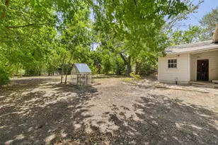 1701 W 7th St, Taylor, TX 76574 - Photo 25