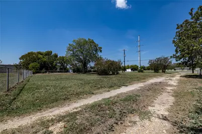 300 Blackjack Street, Lockhart, TX 78644 - Photo 9