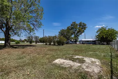 300 Blackjack Street, Lockhart, TX 78644 - Photo 11