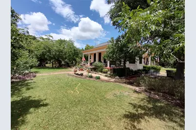 208 S Blair Street, Round Rock, TX 78664 - Photo 13