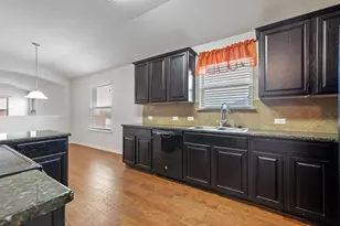 1013 Hawkeye Point Rd, Georgetown, TX 78626 - Photo 7