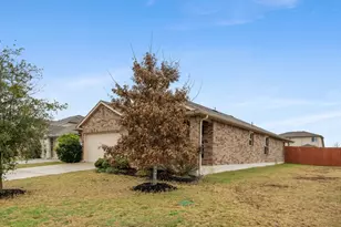 1013 Hawkeye Point Rd, Georgetown, TX 78626 - Photo 3