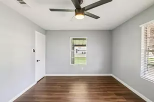 755 E Bellville St, Giddings, TX 78942 - Photo 23
