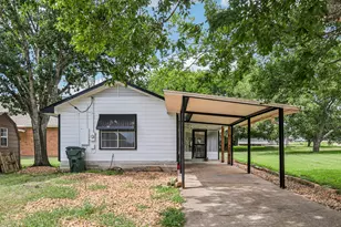 755 E Bellville St, Giddings, TX 78942 - Photo 5
