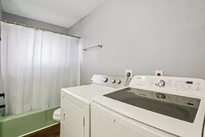 755 E Bellville Street, Giddings, TX 78942 - Photo 21