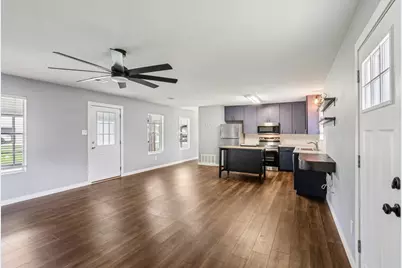 755 E Bellville Street, Giddings, TX 78942 - Photo 3