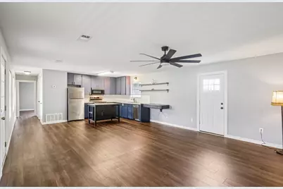 755 E Bellville Street, Giddings, TX 78942 - Photo 9