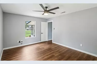 755 E Bellville Street, Giddings, TX 78942 - Photo 17