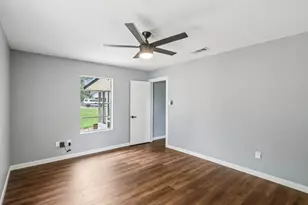 755 E Bellville St, Giddings, TX 78942 - Photo 17