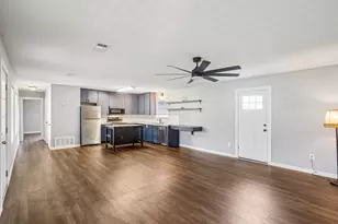 755 E Bellville St, Giddings, TX 78942 - Photo 9