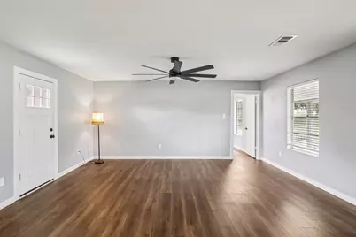 755 E Bellville Street, Giddings, TX 78942 - Photo 11