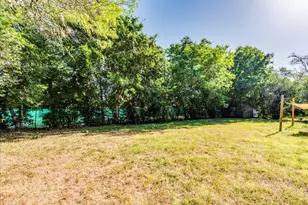 609 Cottonwod St, Lockhart, TX 78644 - Photo 27