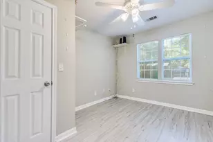 609 Cottonwod St, Lockhart, TX 78644 - Photo 11