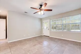 609 Cottonwod St, Lockhart, TX 78644 - Photo 5