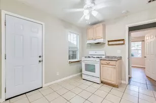 609 Cottonwod St, Lockhart, TX 78644 - Photo 17