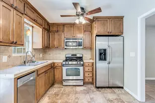 609 Cottonwod St, Lockhart, TX 78644 - Photo 7