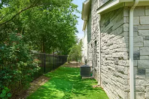 2624 Metcalfe Rd, Austin, TX 78741 - Photo 23