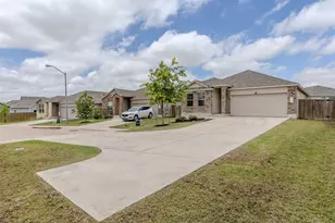 509 Callisto Ct, Jarrell, TX 76537 - Photo 3