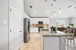 140 W Highfield St, Hutto, TX 78634 - Photo 17