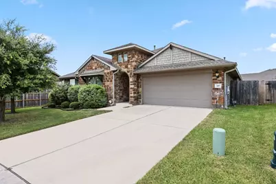 140 W Highfield Street, Hutto, TX 78634 - Photo 3