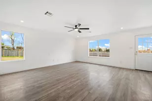 13501 Sierra Wind Ln, Elgin, TX 78621 - Photo 5