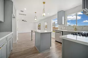 13501 Sierra Wind Ln, Elgin, TX 78621 - Photo 11