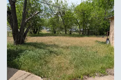 301 Park Street, Taylor, TX 76574 - Photo 11