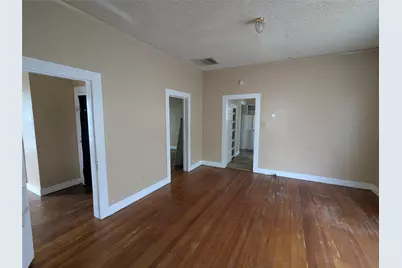 301 Park Street, Taylor, TX 76574 - Photo 3