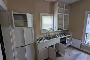 301 Park St, Taylor, TX 76574 - Photo 7