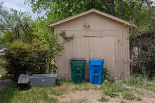 301 Park St, Taylor, TX 76574 - Photo 13