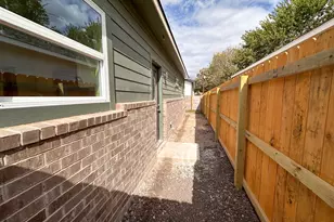 815 5th St, Lockhart, TX 78644 - Photo 21